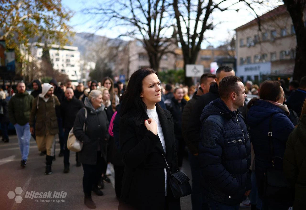 Isplata, isplata, isplata! Masovni prosvjed zdravstvenih radnika u Mostaru!