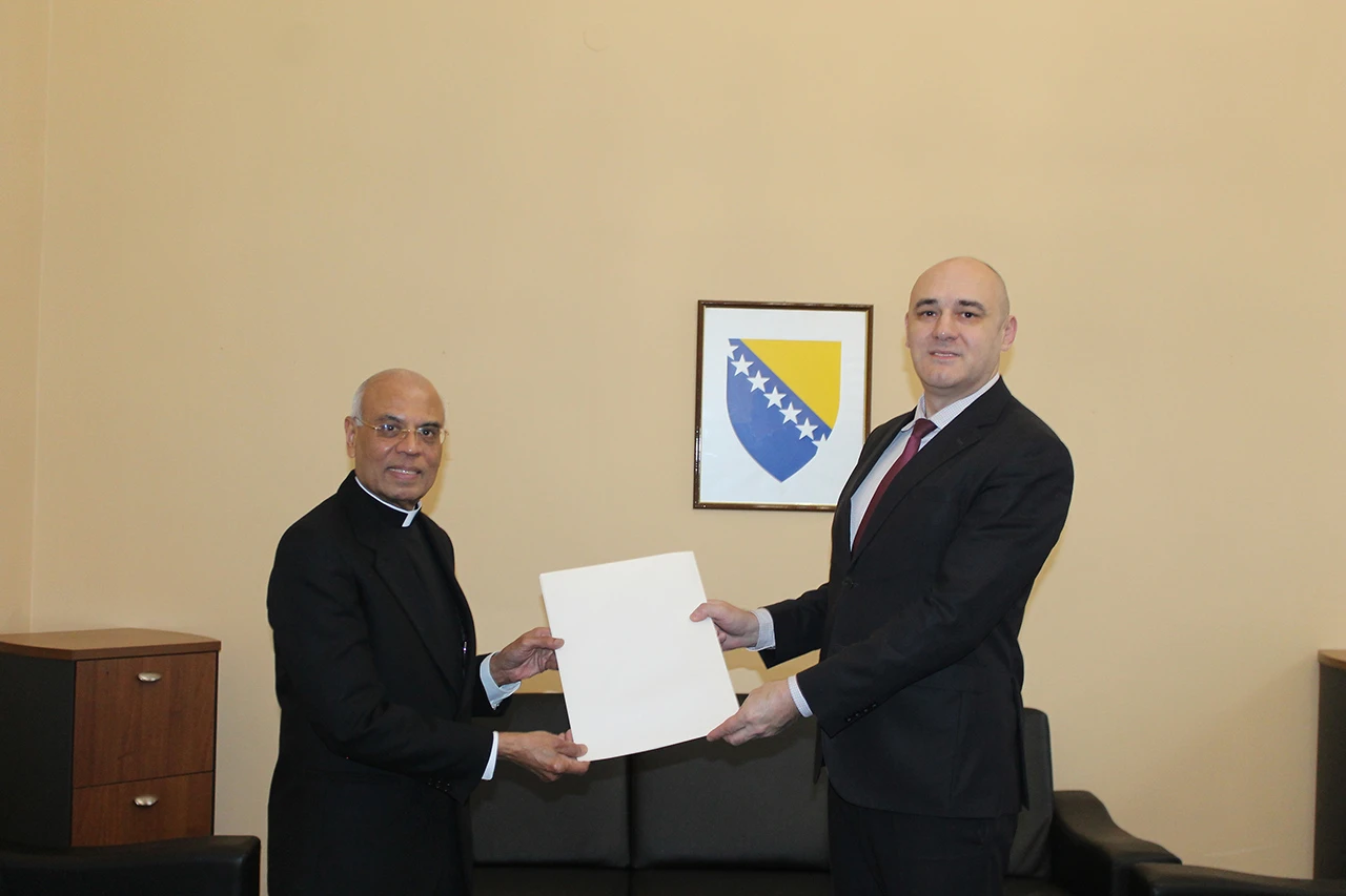Novoimenovani apostolski nuncij u BiH predao kopije akreditiva