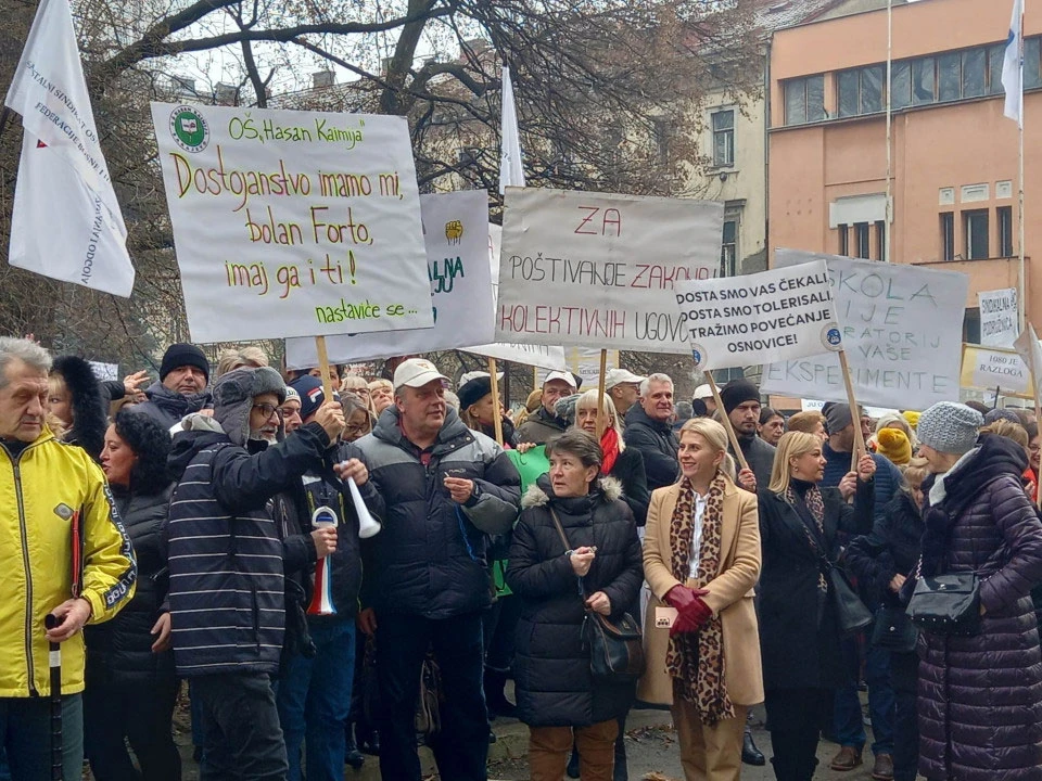 Odgovor prosvjednicima: Nema novca za pomoć, sindikati neka pregovaraju o visini plaće 2023.