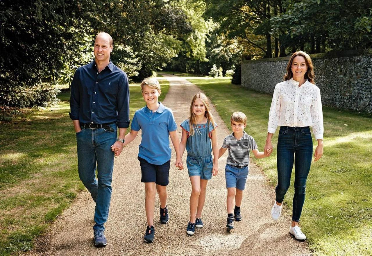 Božićna čestitka Williama i Kate: Preslatka fotografija 'zaradila' više od milijun i pol lajkova