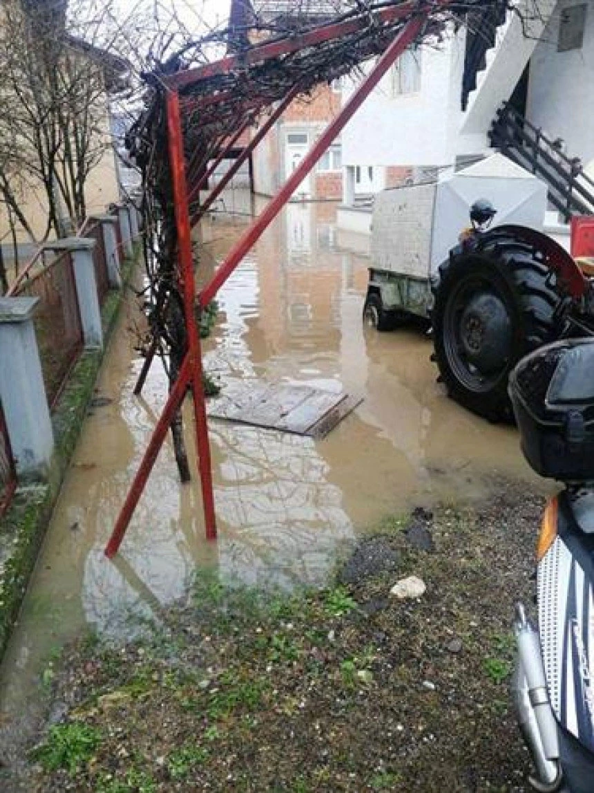 Rijeka Una poplavila nekoliko objekata u Kostajnici