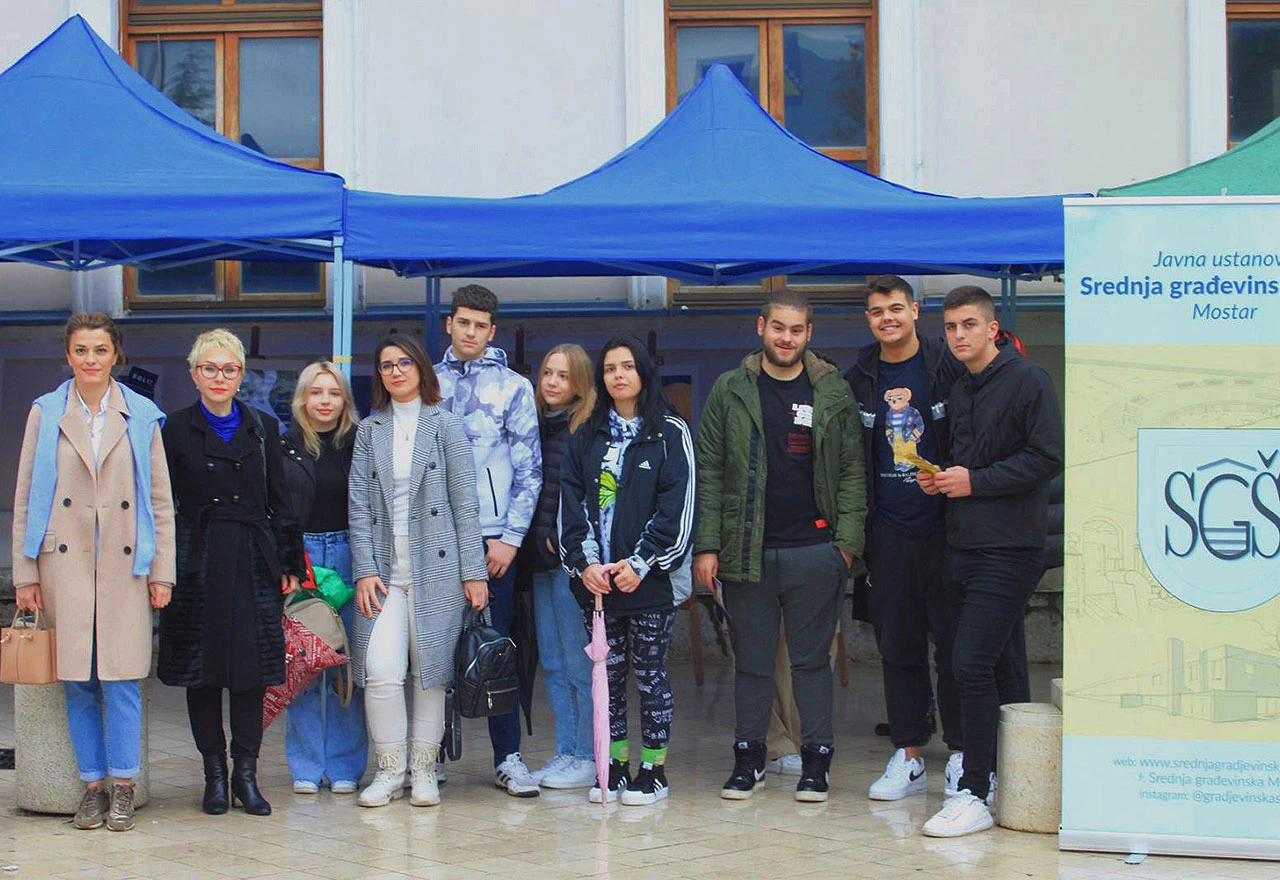 Učenici za primjer: Izložba kao simbol otpora prema opasnom socijalnom problemu