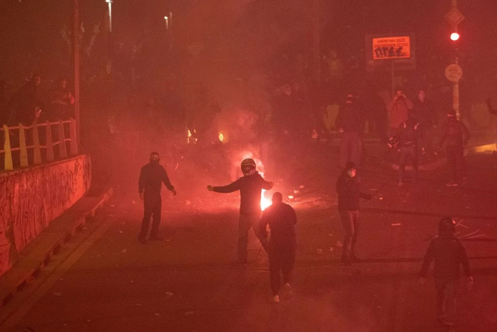  VIDEO: Grčka policija upucala tinejdžera zbog neplaćenog računa, izbili neredi