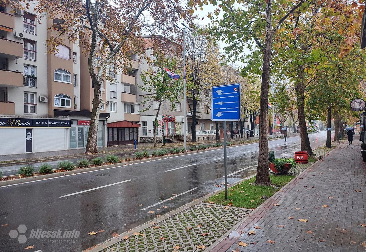 Lud zbunjenog u sred Mostara!