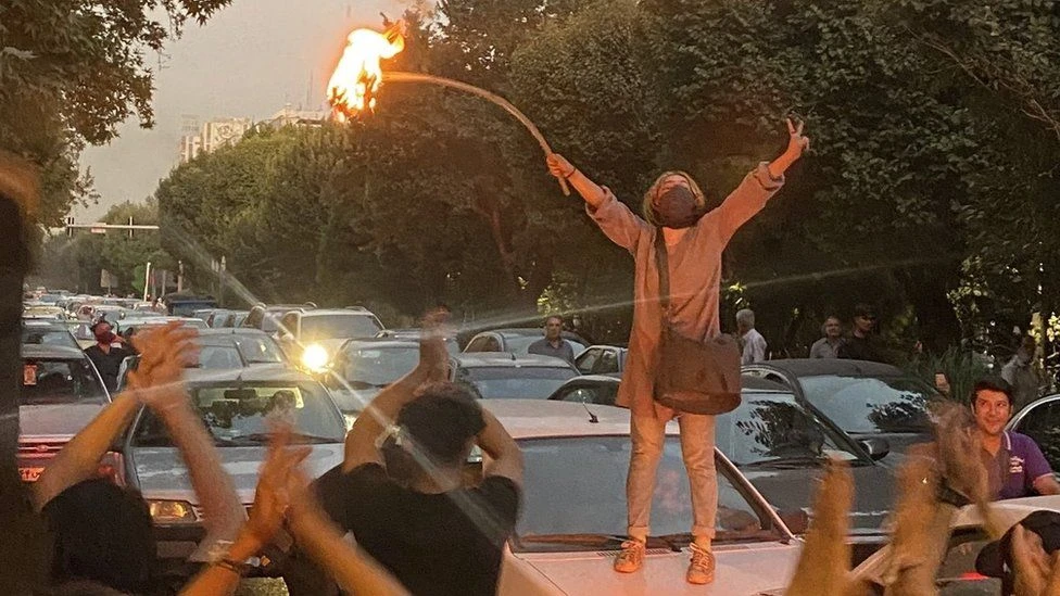 Prosvjedi Iranki uspjeli: Ukida se "policija za moral" i obavezno nošenje hidžaba?