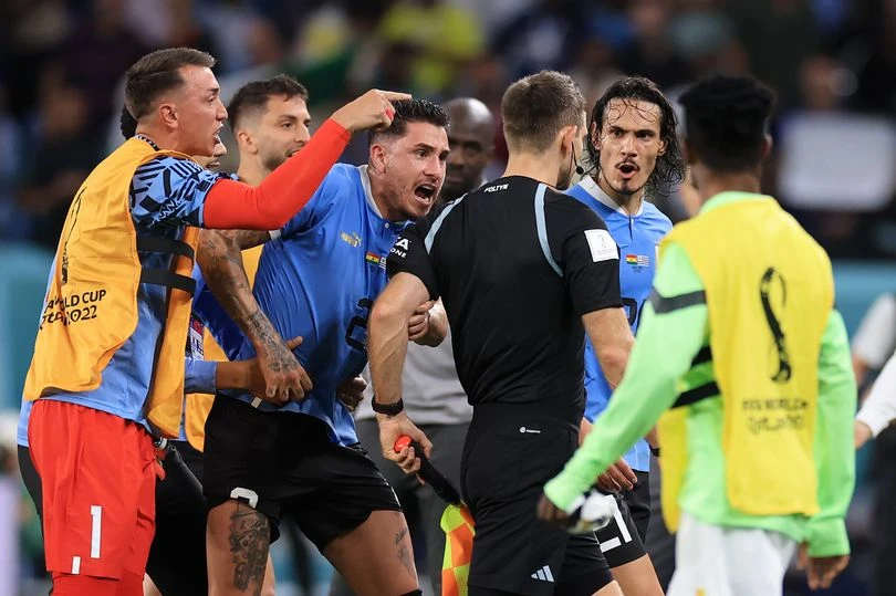 Urugvajci poludjeli, Cavani srušio VAR monitor
