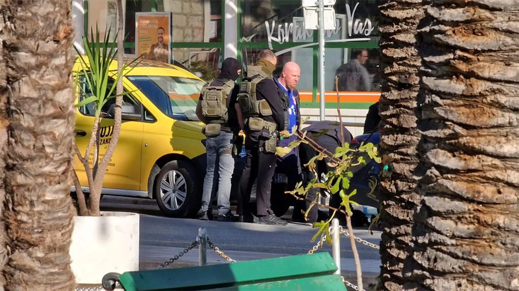 Filmske scene u Makarskoj: Dvojica reketara upala u policijsku klopku
