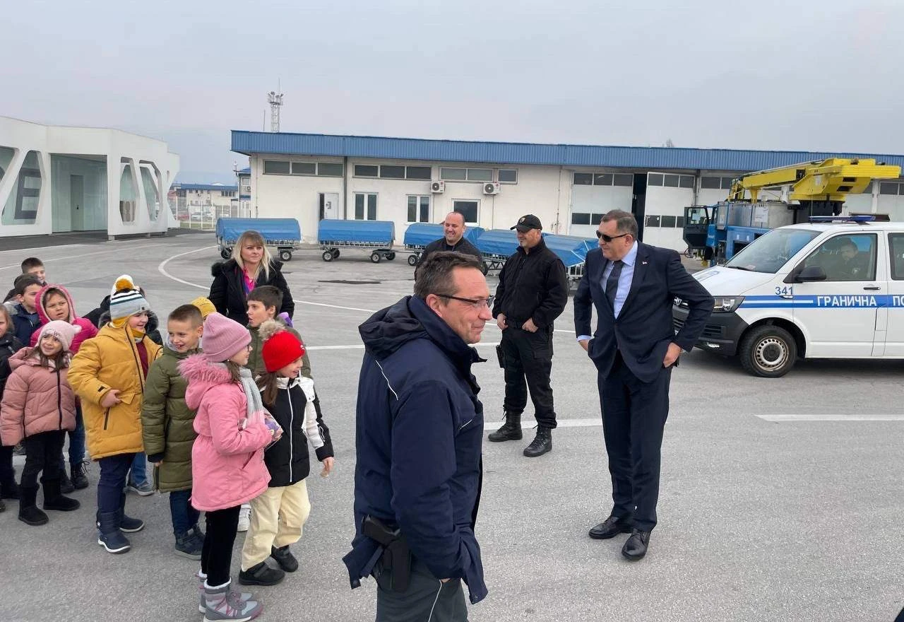 VIDEO | U gostima kod Dodika: Djeca u predsjedničkom avionu