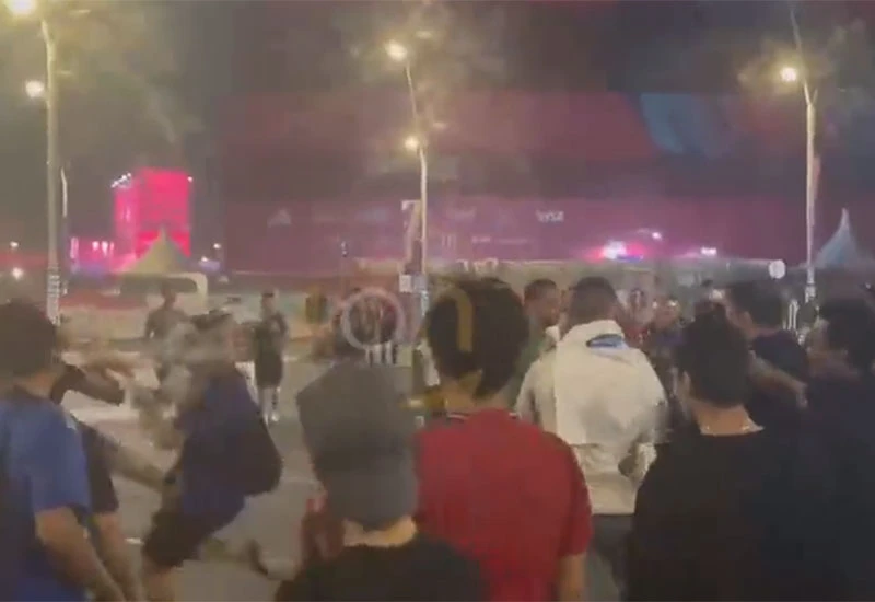 VIDEO | Prvi fizički okršaj navijača u Katru