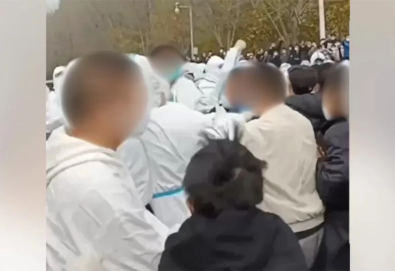 Nasilni prosvjedi u najvećoj tvornici iPhone-a u Kini zbog Covid-mjera