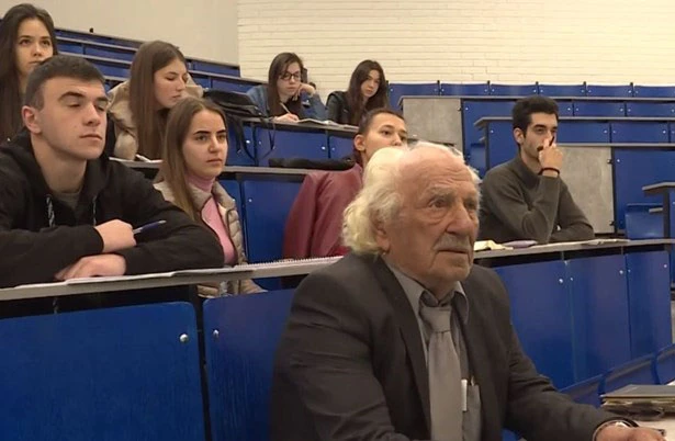 Crnogorac postao brucoš u 88. godini: Mi stari nismo za bacanje