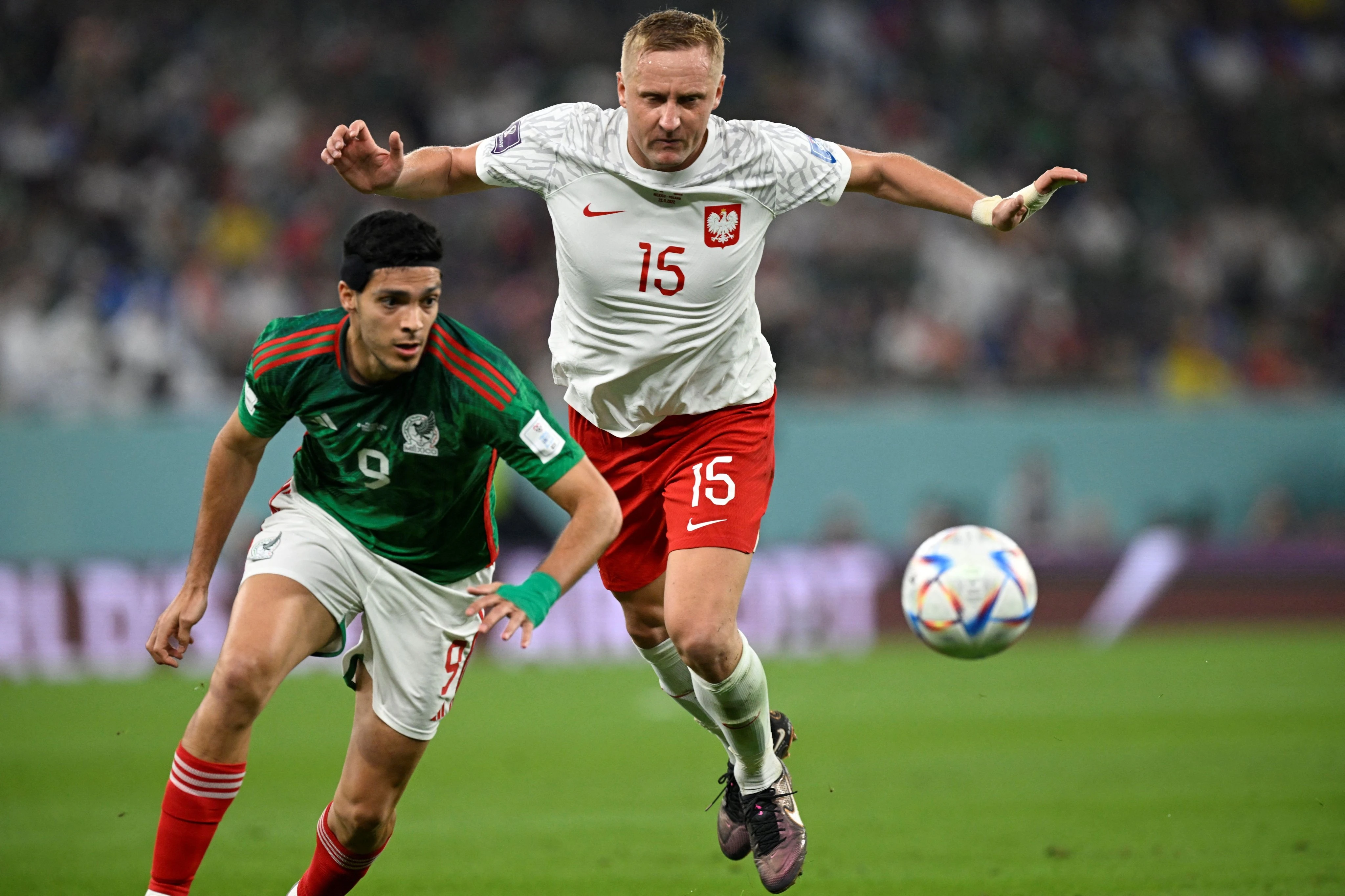 Remi Meksika i Poljske, Ochoa obranio jedanaesterac Lewandowskom