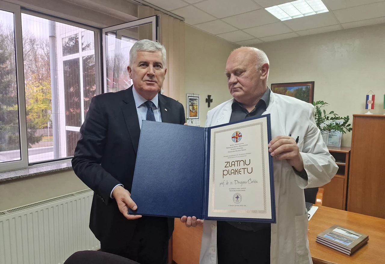Čoviću Zlatna plaketa
