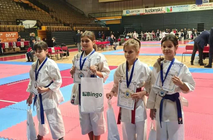 Karate klub ''Mostar'' se iz Tuzle vratio sa 10 medalja
