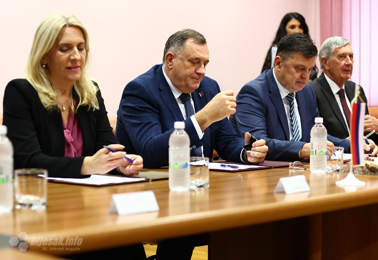 Počeo sastanak u Mostaru: Za stol sjeli Cvijanović, Dodik i Čović