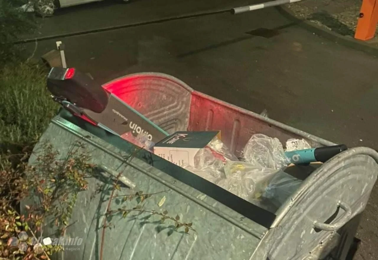 VIDEO | Električni romobil završio u kontejneru