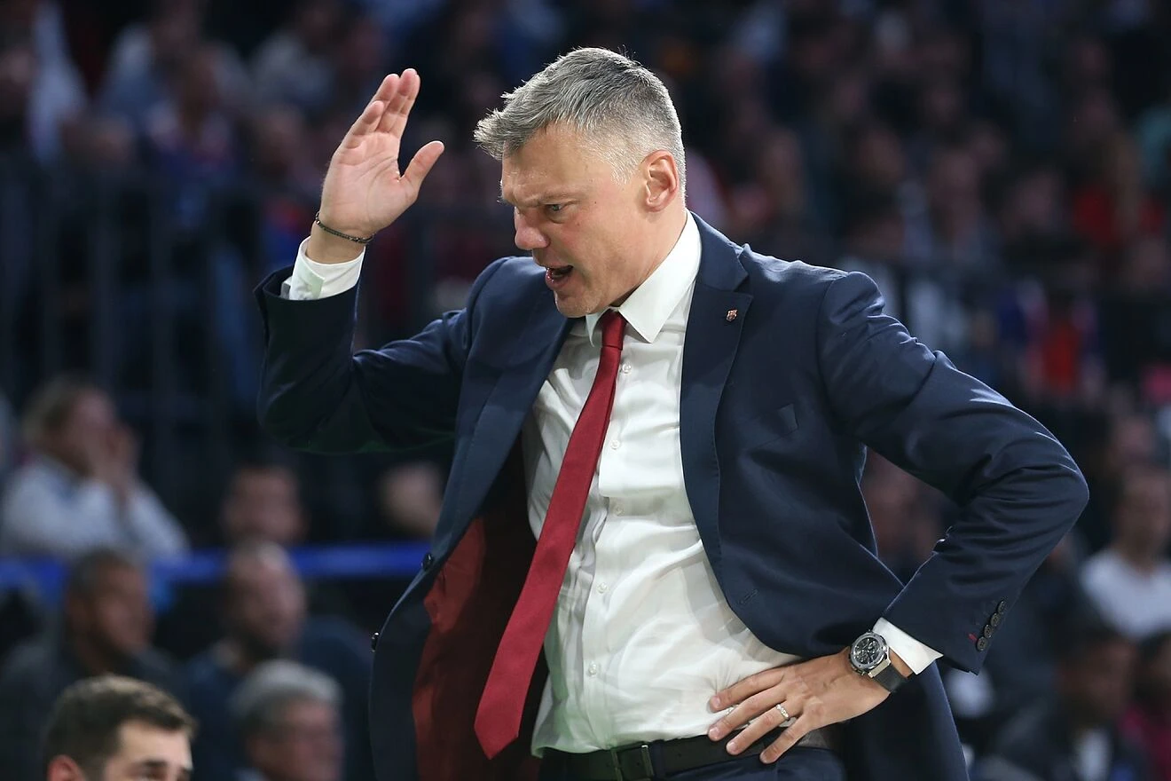 Jasikevičius potjerao igrača u svlačionicu pa se zakačio s klupom gostiju 