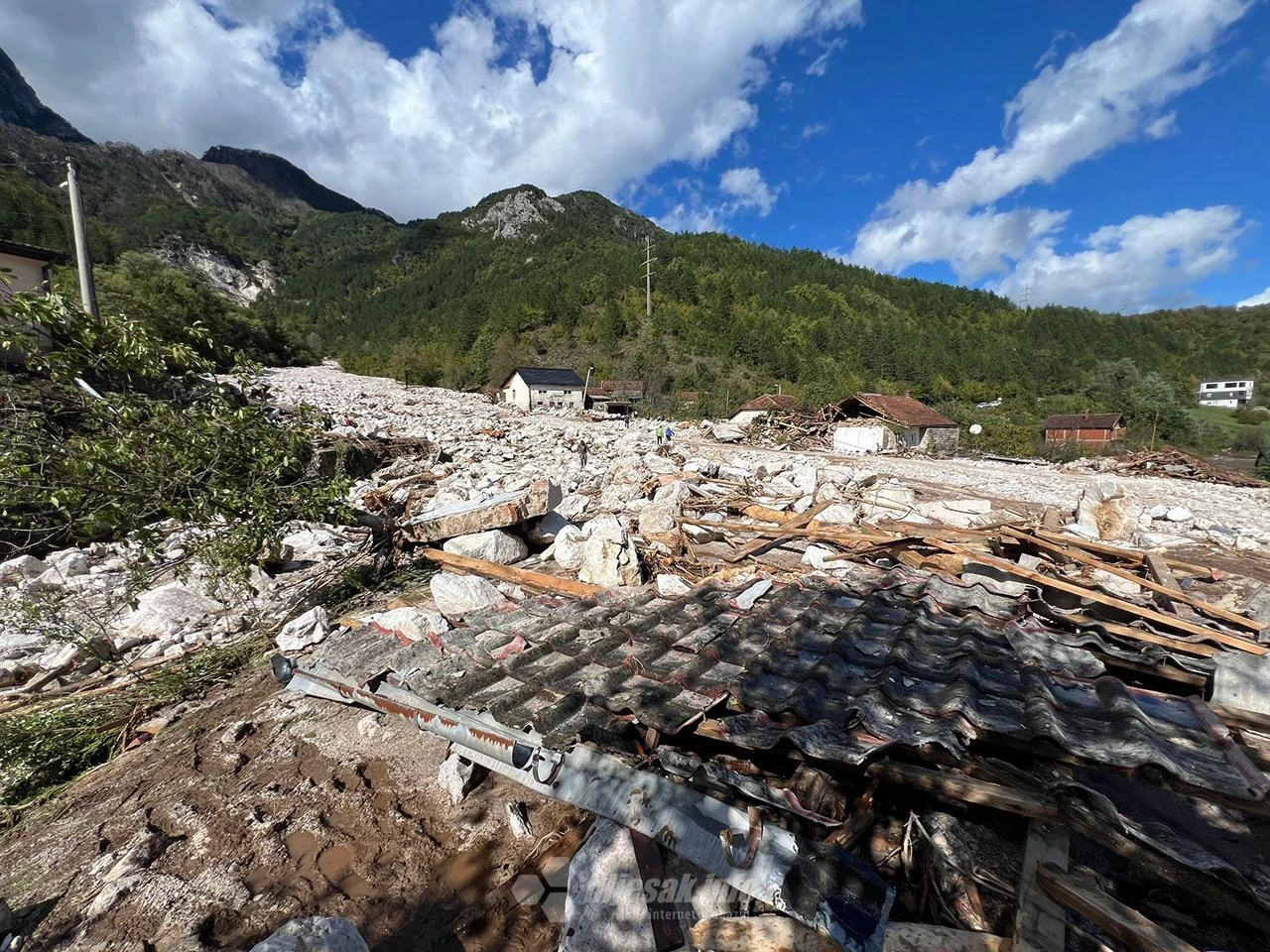 Susret u Jablanici od kojeg srce staje: Dječak je na ruševinama tražio prijatelja…
