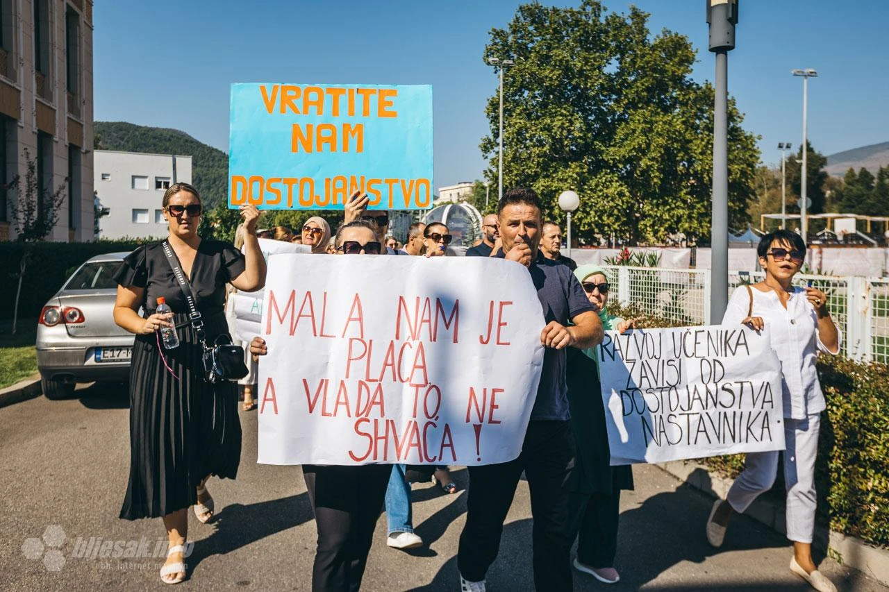 VIDEO | Prosvjetari u Mostaru izašli na ulicu