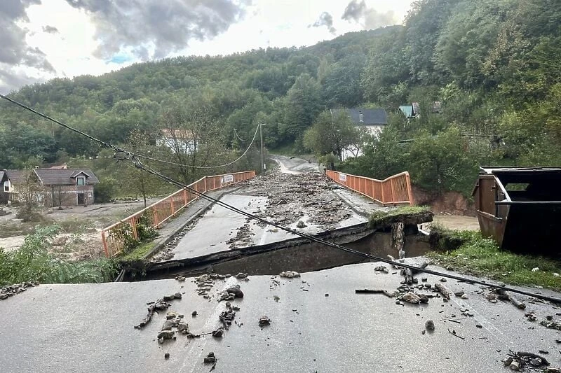 U više od 10 sela u Konjicu pomoć još nije došla zbog ogromnih šteta na cestama