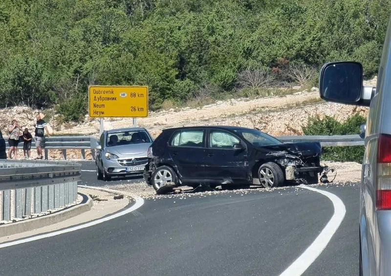 FOTO | Težak sudar na cesti Stolac-Neum