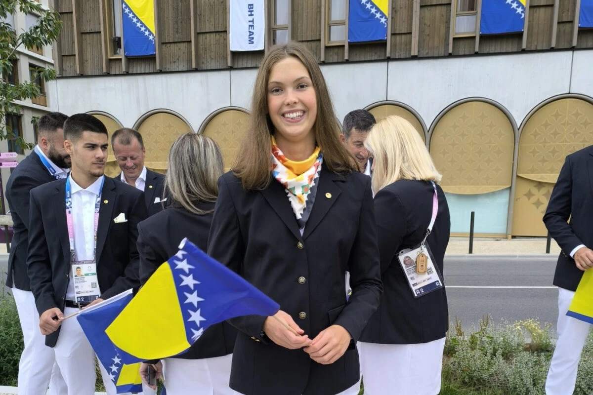 Lana pliva kvalifikacije, ritam bi mogle držati Summer McIntosh i Regan Smith 
