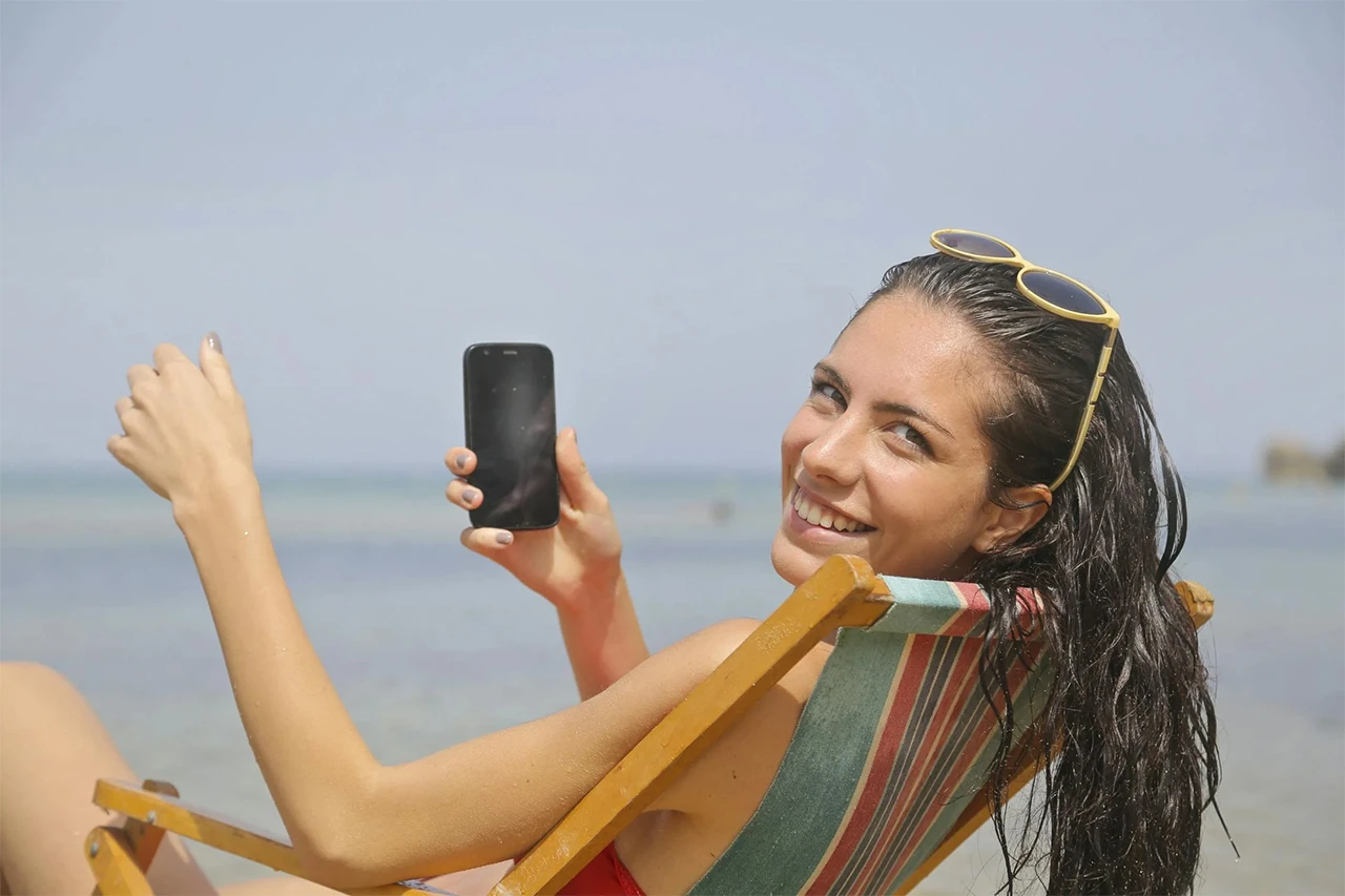 Vrućine ne odgovaraju ni mobitelima - evo kako ih zaštititi i što nikako ne raditi