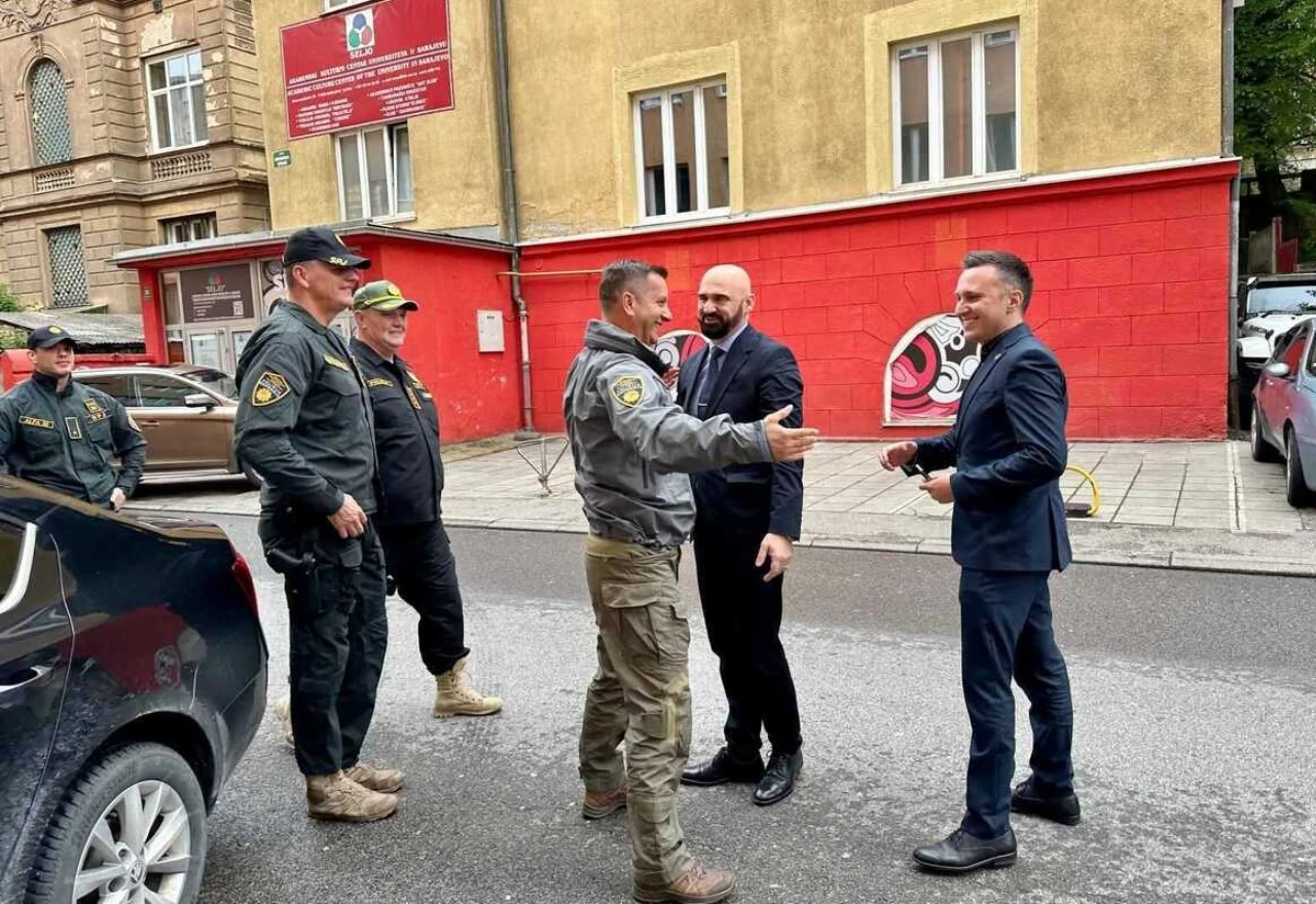 Ministar Isak dočekao Munjića i Selmanovića: U njihovu čast postrojen policijski vod