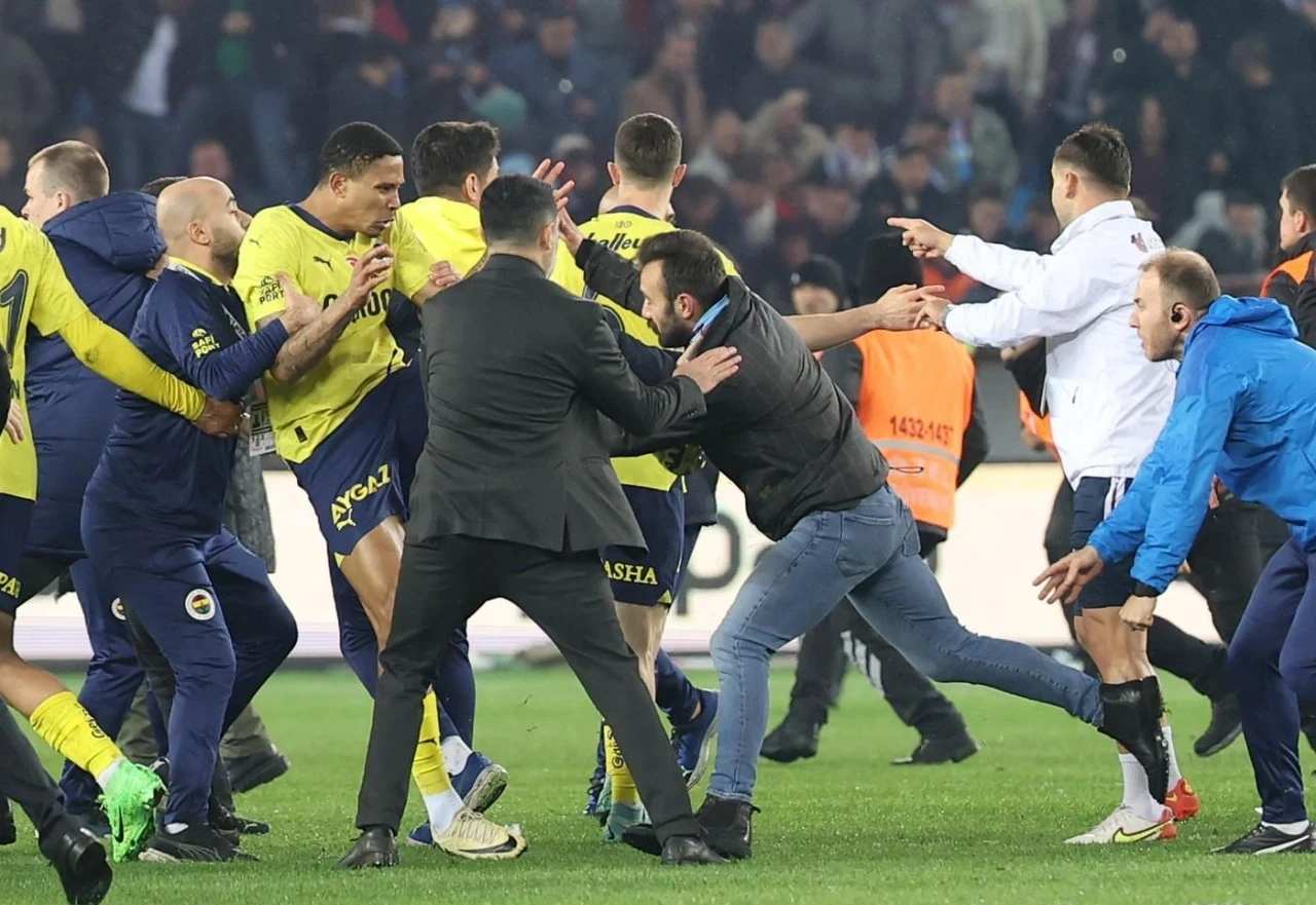 Trener o kaosu u kojem je ozlijeđen i Livaković: "Udarali su mi sina batom po glavi"