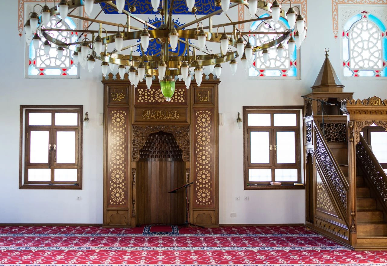 Muslimani obilježavaju noć Lejletul-berat: Noć kada se praštaju grijesi
