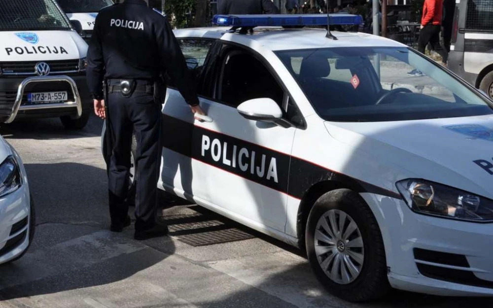 Prometna nesreća na M-17: Taksi udario pješaka