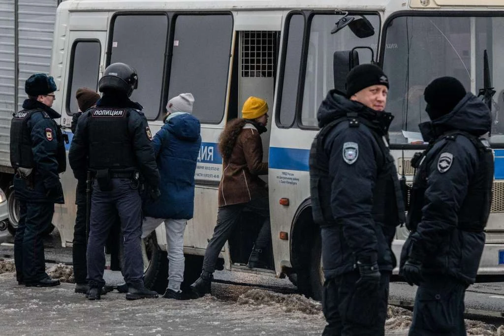 Više od 400 uhićenih zbog odavanja počasti Alekseju Navaljnom
