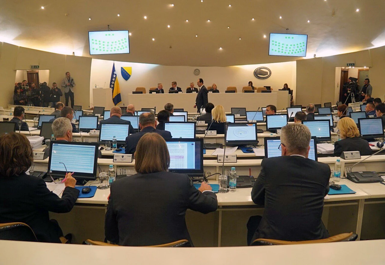 Zastupnički dom PSBiH o prijedlozima izmjena zakona o VSTV-u, BHANSA-i, državnoj službi...