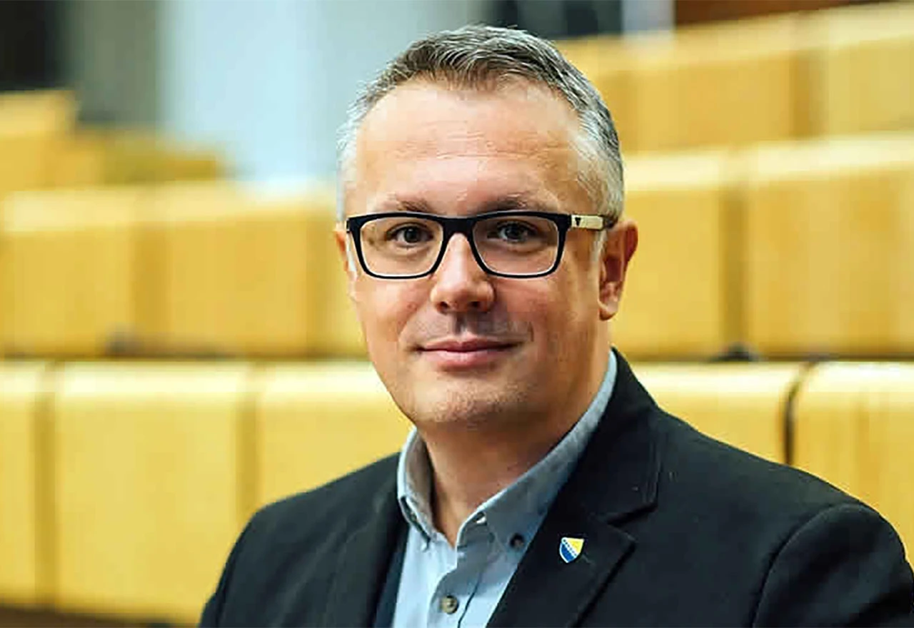 NiP: Opasni populizam Sanela Kajana i šovinistički napad na zastupnicu NIP-a
