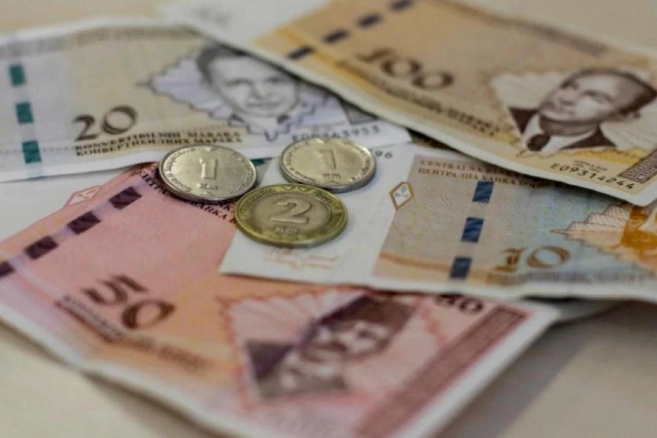 Treba li nam jednokratna pomoć do 2520 KM ili povećanje plaće?