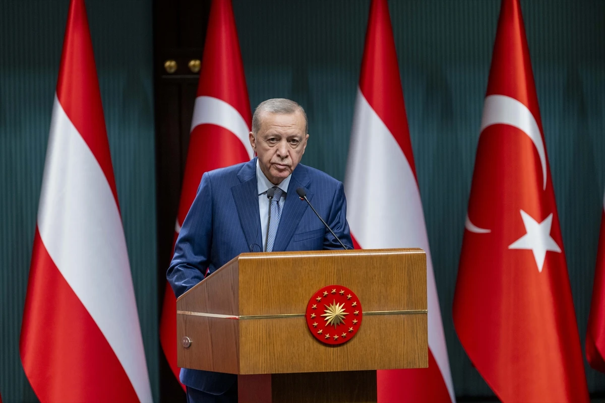 Erdogan: Dobro znamo kako je svijet šutio na masakr u Srebrenici, a to rade i sada