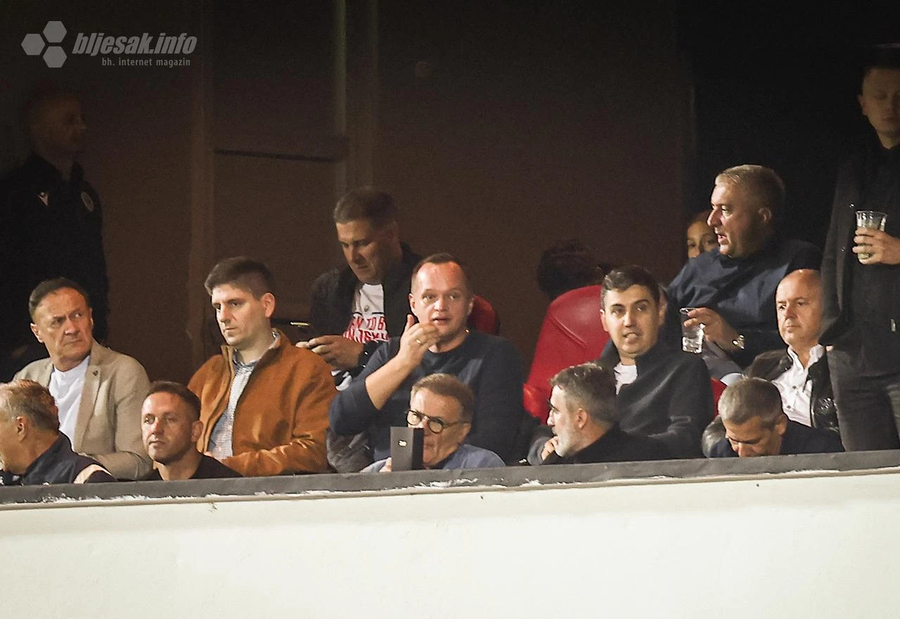 FOTO | Poznate 'face' na tribinama: Braća Mamić bodre Plemiće protiv Legije