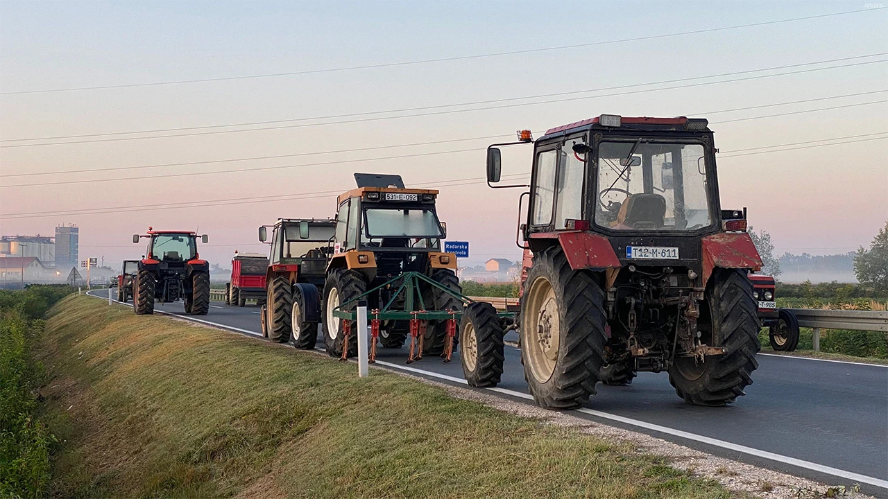 Poljoprivrednici jutro dočekali na cesti: Najavljena blokada granice