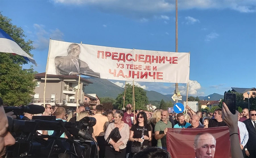 VIDEO | Građani na međuentitetskim linijama u znak podrške Dodiku