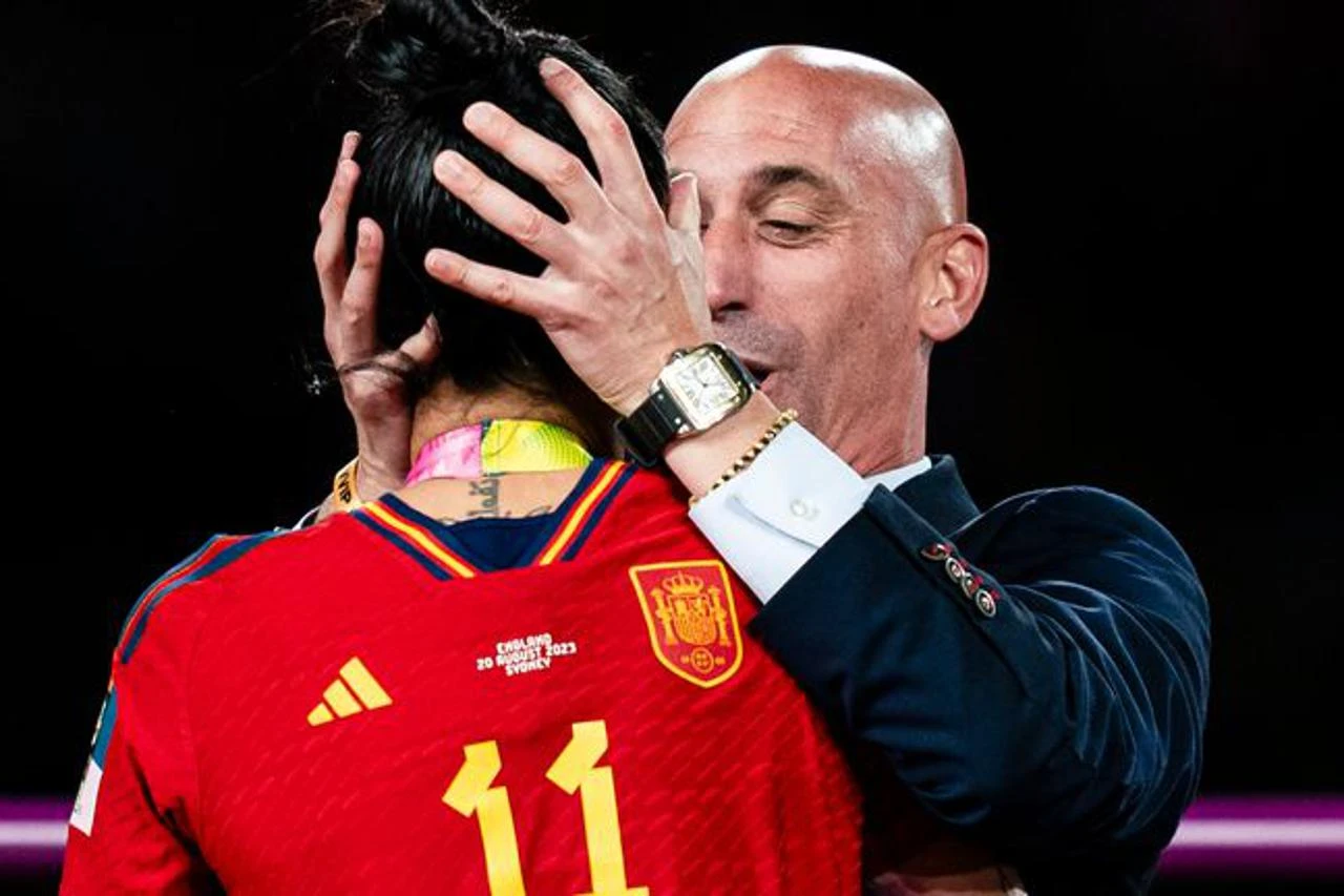 FIFA suspendirala Rubialesa na 90 dana zbog poljupca u usta