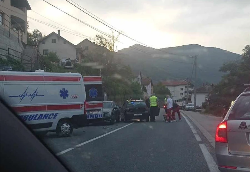 Ostrožac: U prometnoj nesreći ozlijeđena najmanje jedna osoba
