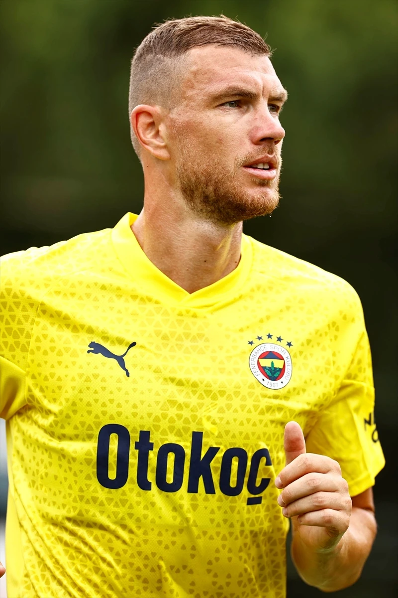 Džeko kapetan Fenerbahčea već u debitantskoj utakmici protiv Zvezde