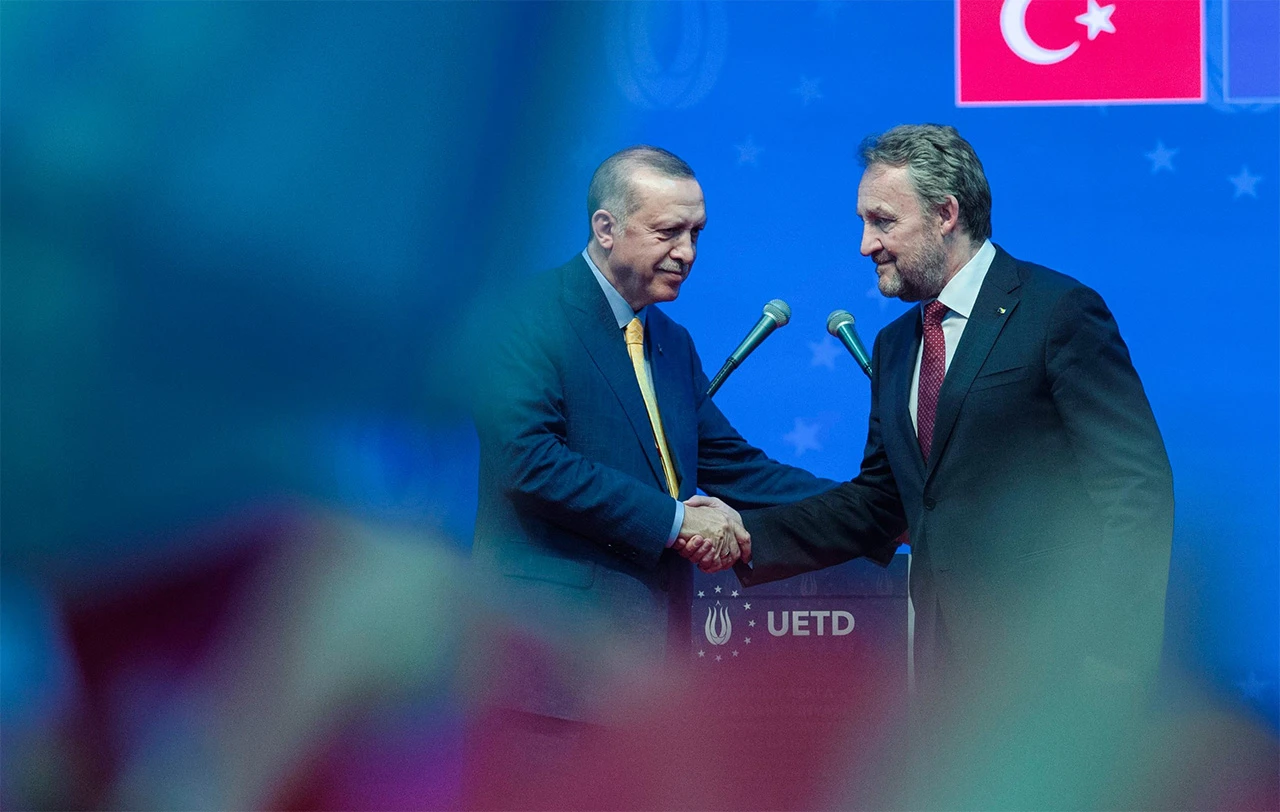  Izetbegović ide Erdoganu u Tursku