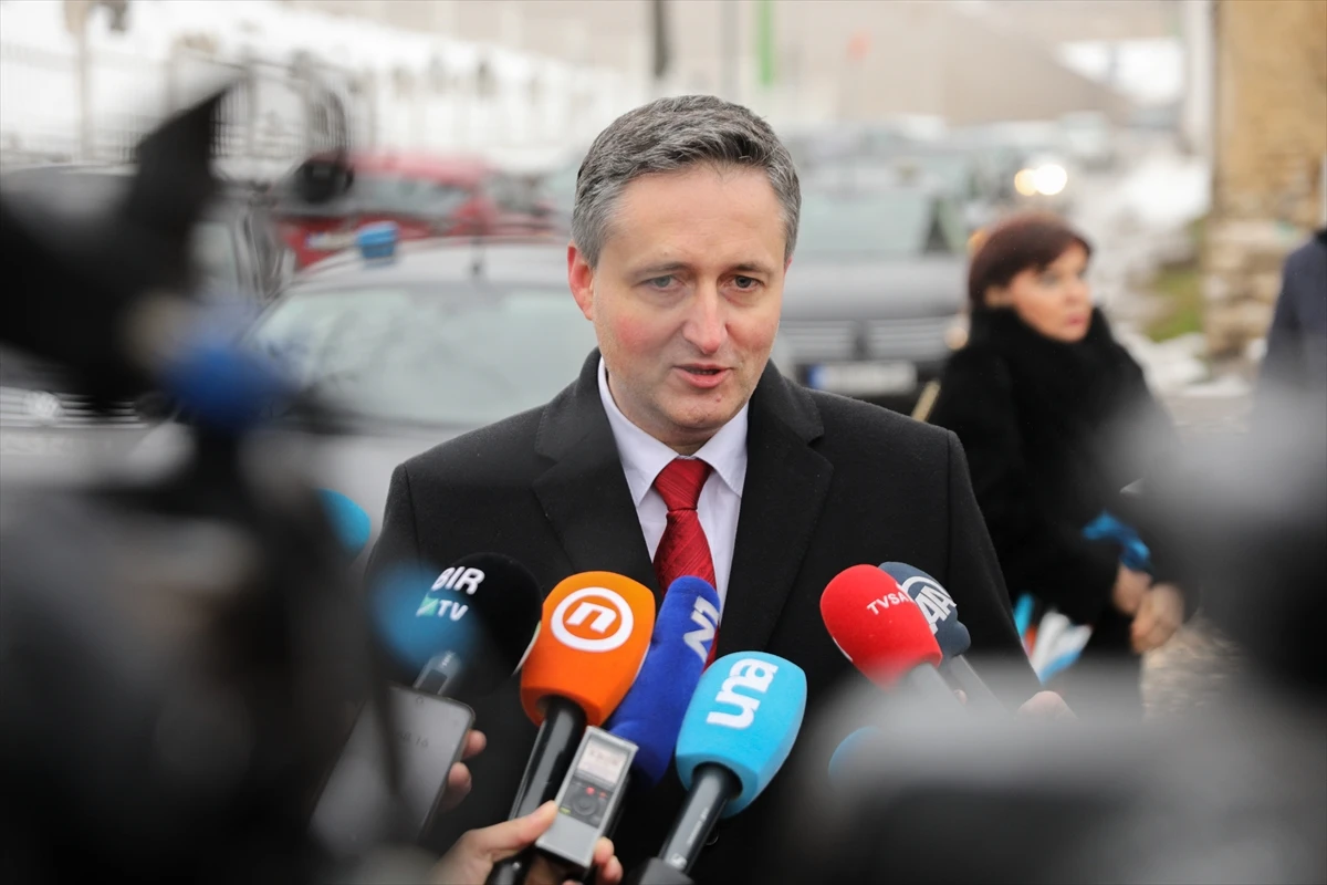 Zakon o plinu: Becirović pokazao što je Dodik potpisao
