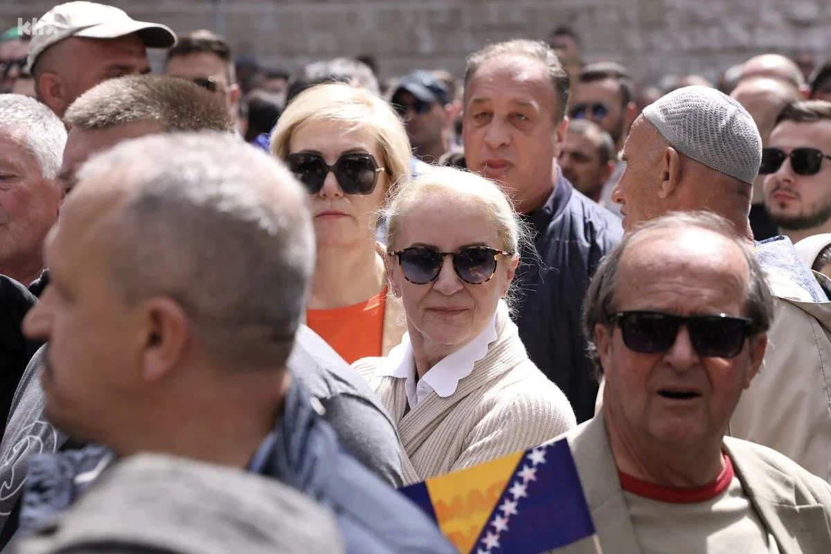 Sebija Izetbegović i Bisera Turković na prosvijedima u Sarajevu