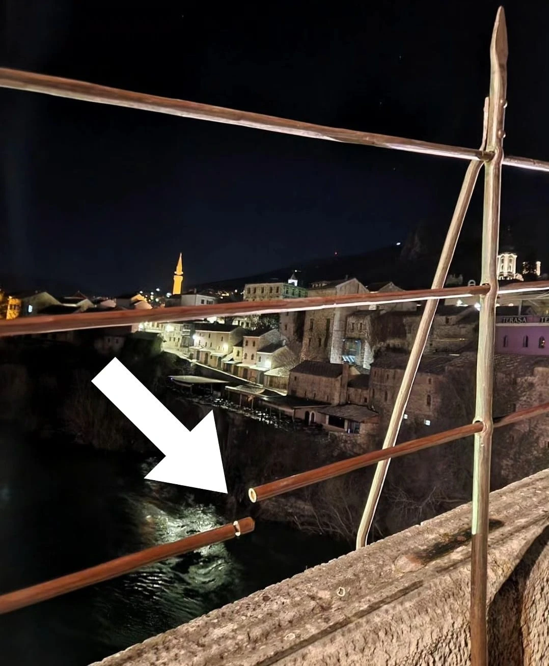 Oštećen Stari Most u Mostaru!