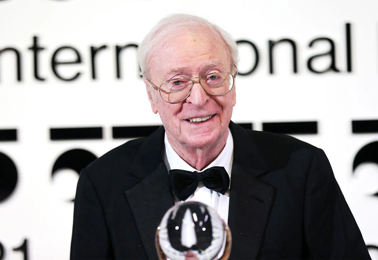 Michael Caine slavi 90. rođendan: Od djeteta iz radničke obitelji do gentlemana