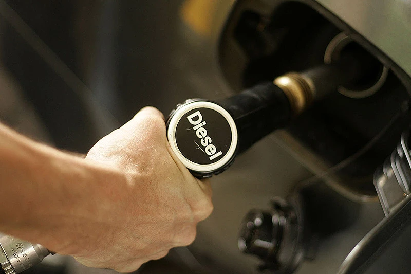 Za 12 godina bit će zabranjena prodaja novih dizelaša i benzinaca