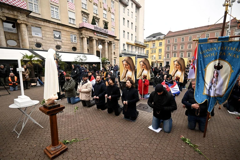 Tiha misa - državu i Boga dalje od jajnika moga