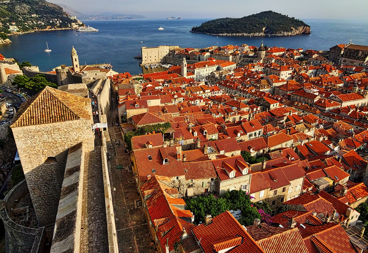 Dubrovnik: Kolegama ''klepio'' vreću sa 8.200 eura bakšiša